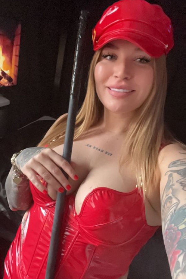 Hanna De Vil - Domina im Dominastudio TBZ