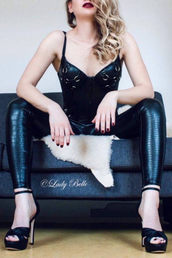 Lady Belle - Domina im Dominastudio TBZ