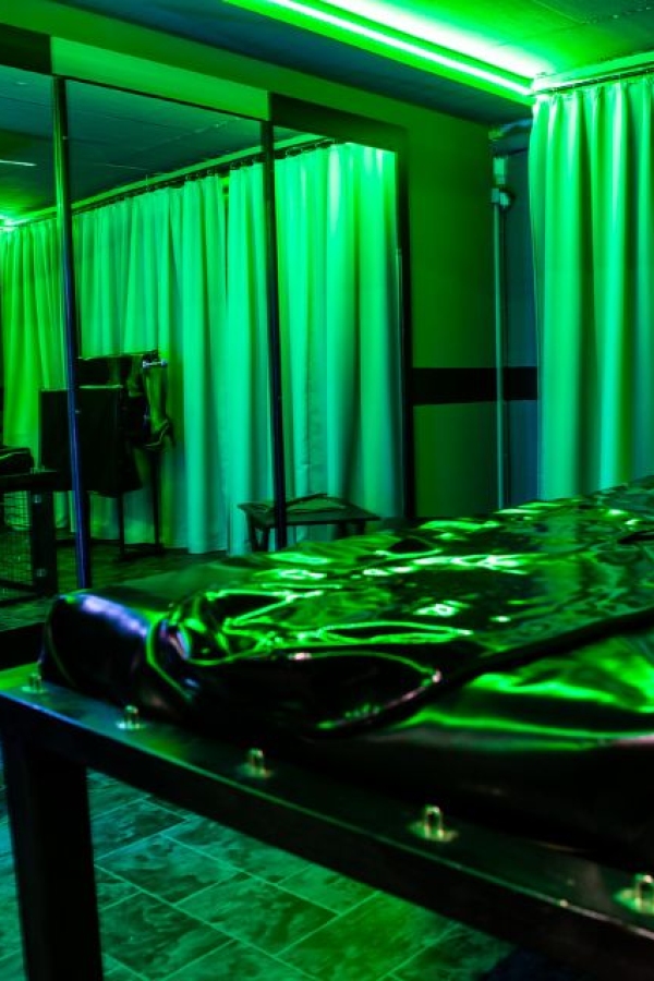 Das Gummistudio - im Dominastudio TBZ Esslingen